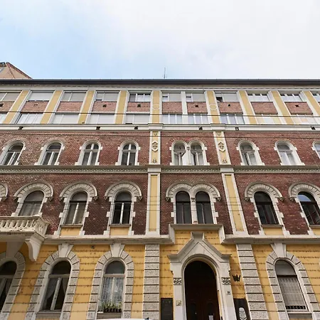 U Central Appartamento